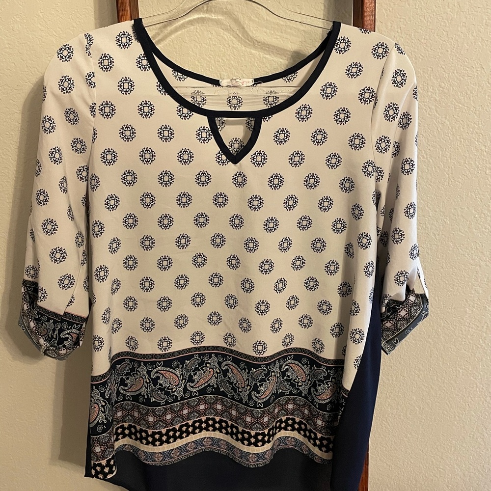 Patterned Blouse - Picture 2 of 2
